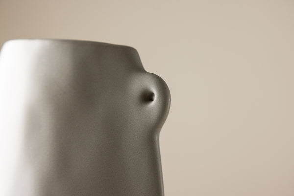 Vaser HIE 14x5x21 Mörkgrå 14*5*21Hcm