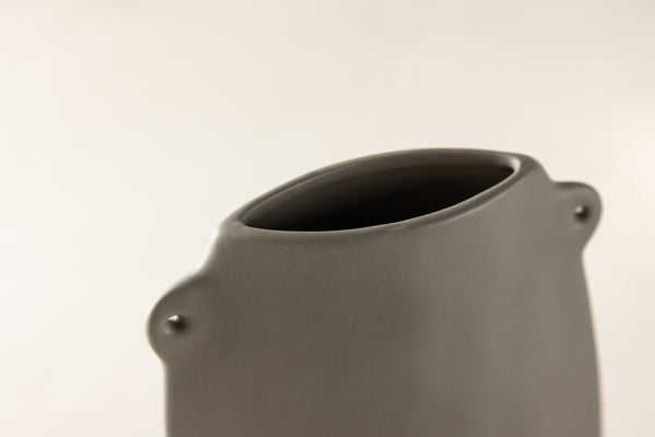 Vaser HIE 14x5x21 Mörkgrå 14*5*21Hcm